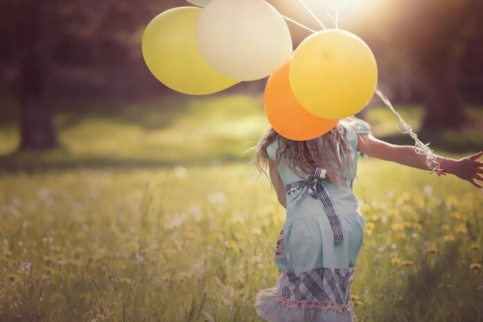 girl-balloons-child-1357485 girl, balloons, child-1357485.jpg