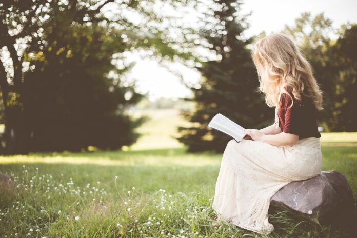 girl-book-sitting-2604837 girl, book, sitting-2604837.jpg