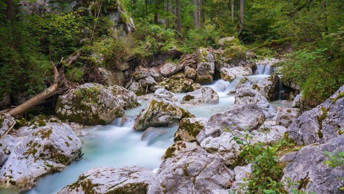 flow, rock, nature-7473284.jpg
