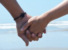 love, beach, hands-1340263.jpg