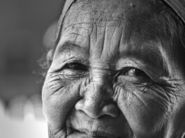 mother, old woman, tenderness-5374622.jpg