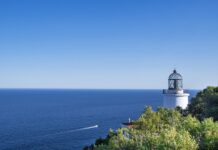 sea, lighthouse, horizon-7446433.jpg