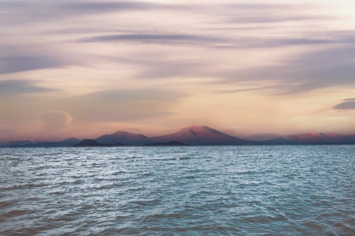 sea, sunset, mountains-7772372.jpg