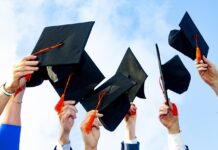 tassels, graduation caps, hats-6285329.jpg