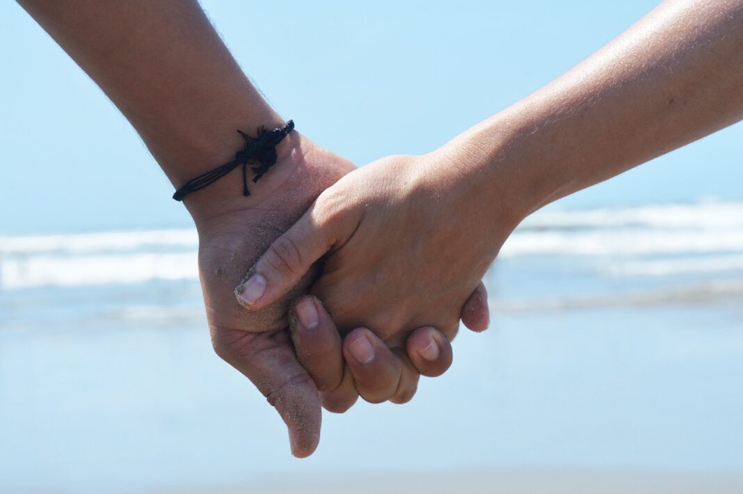 love, beach, hands, sea, water, sun, coast, lovers, casal, landscape, nature, summer, casal, casal, casal, casal, casal-1340263.jpg