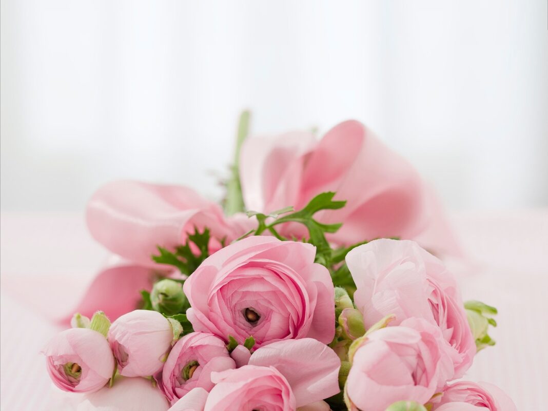 bouquet, flowers, roses, flower arrangement, flower background, flower wallpaper, flower bouquet, beautiful flowers, pink flowers, buds, bloom, nature, blossom, closeup-142876.jpg