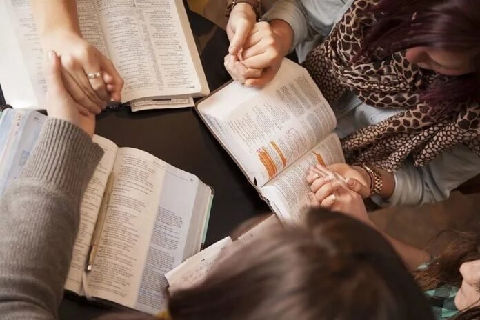 Doug-Britton-Books-Bible-Study-Christianity-25116556645_a8f759dab7_c-8bbb3058-3691289c-087eefca
