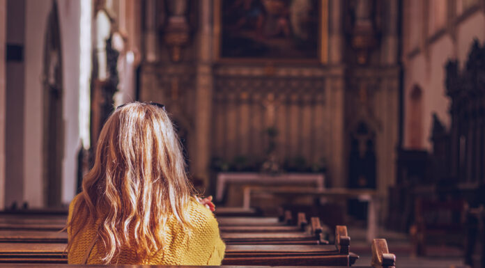 当神拥抱我——一个不被偏爱的人,遇见完全的爱